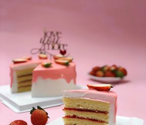 Strawberry jam cake 