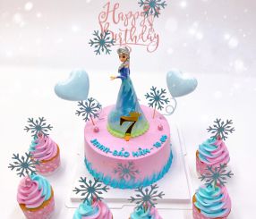 Bé gái - Nữ hoàng Elsa và cupcake